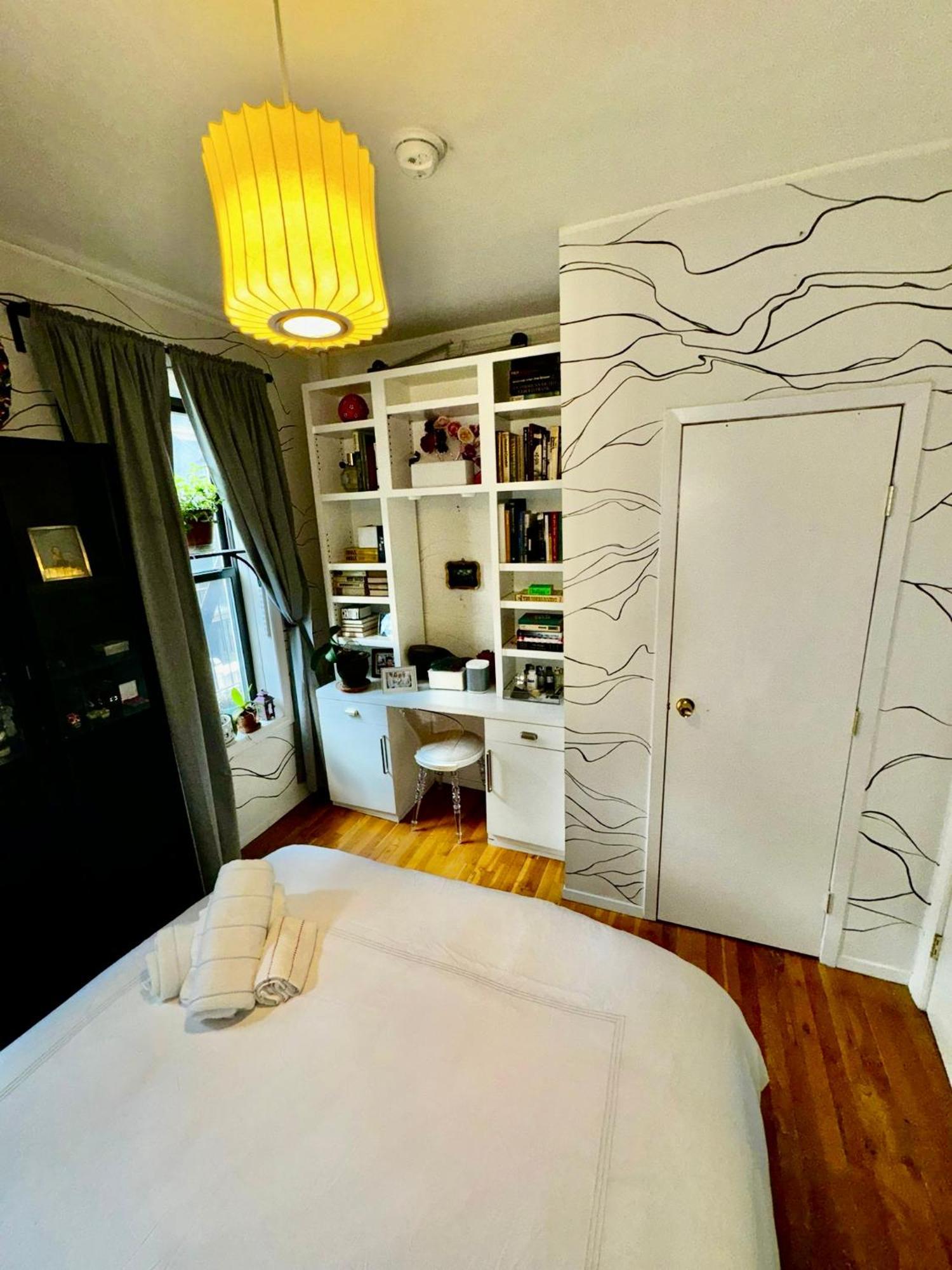 2 Bedrooms Flat 5 Minutes From Times Square Pangsapuri